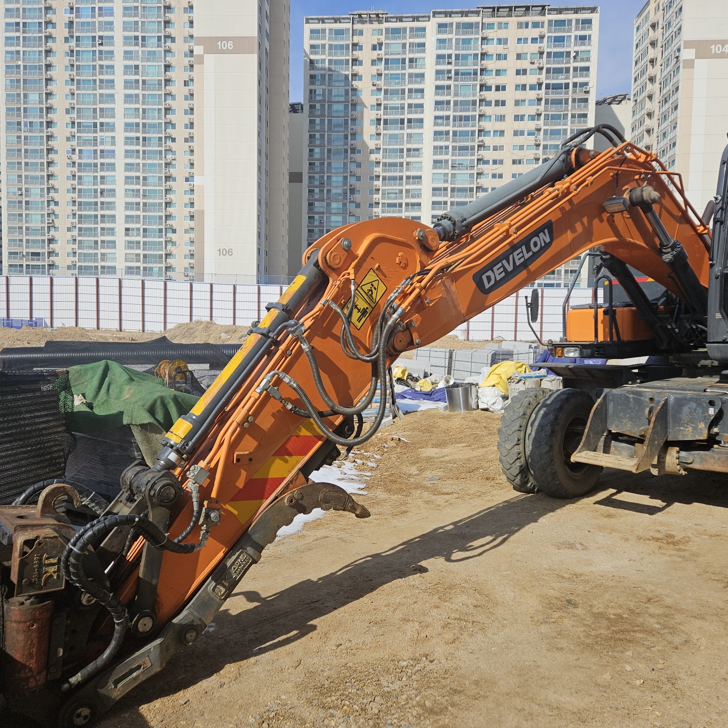 DX140W