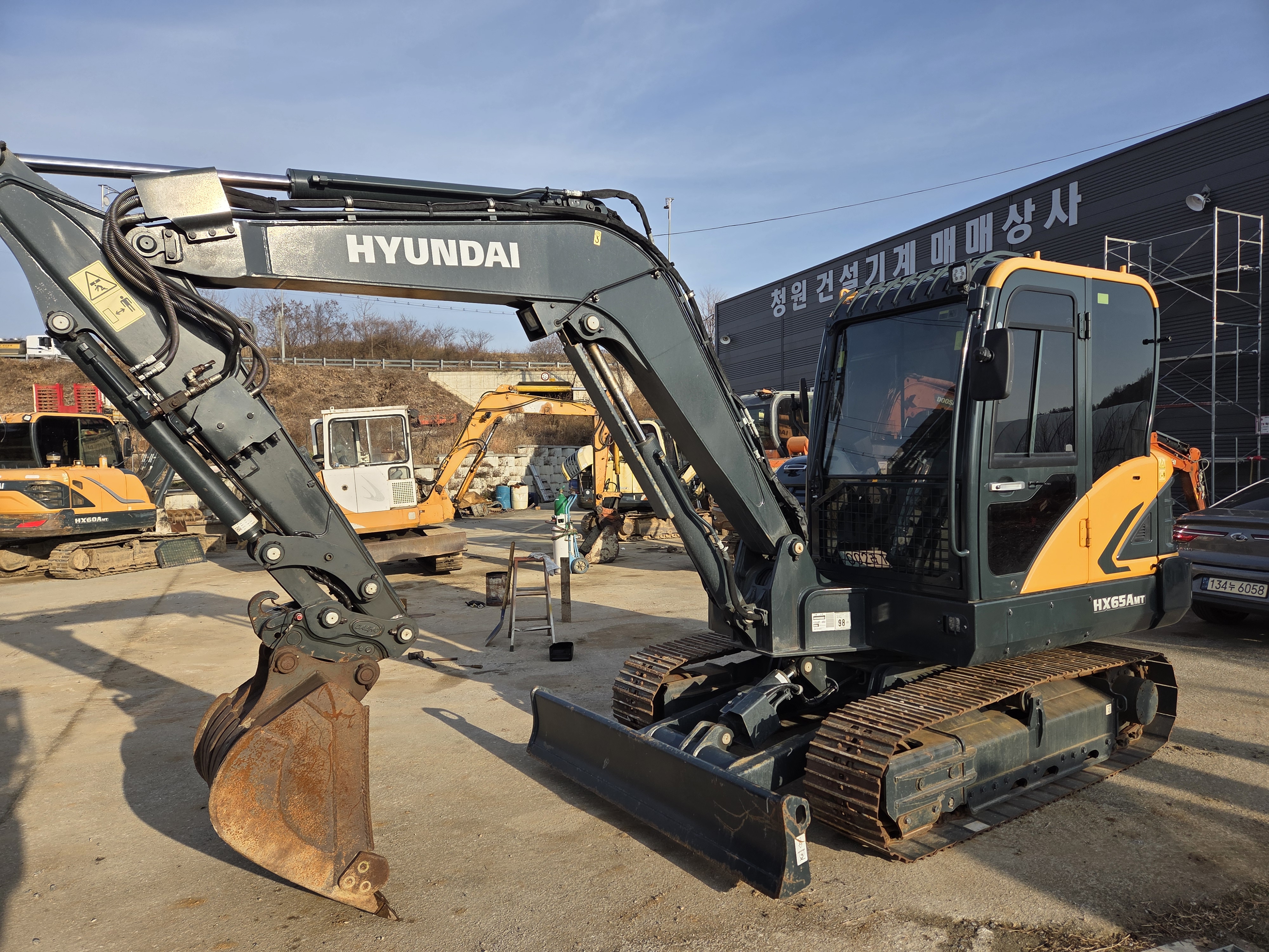 HX65AMT